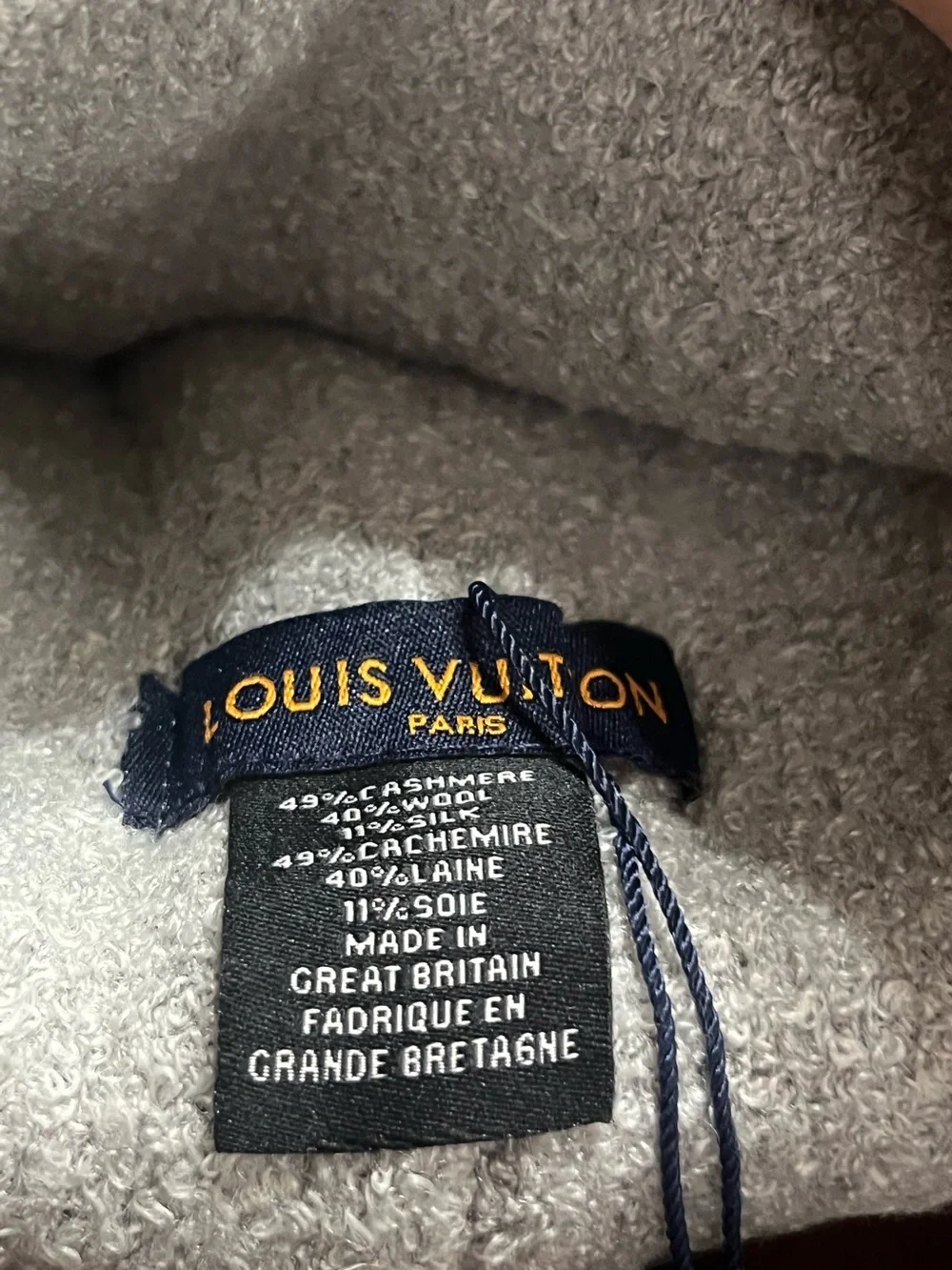 Louis. Vuitton. CRUSH Pearls Light Gray Beanie Hat